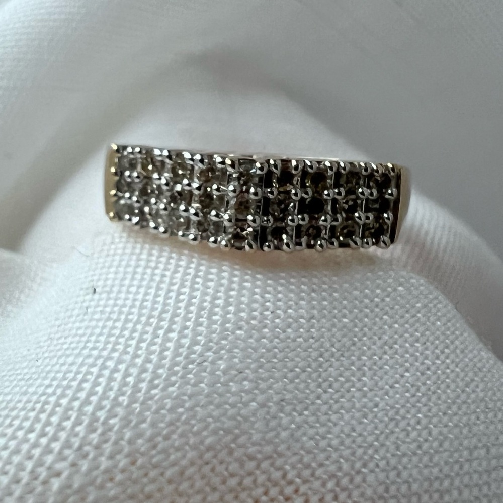 VTG Diamond and Gold Ring 10K Size 7.5 - Picture 10 of 10